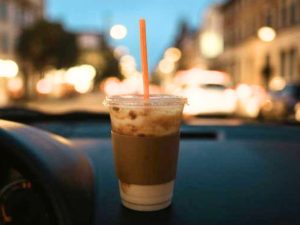 Dampak harga plastik & konflik Iran pada UMKM kopi: dari margin tipis hingga solusi ramah lingkungan. Simak analisis pengaruhnya bagi bisnis Anda!